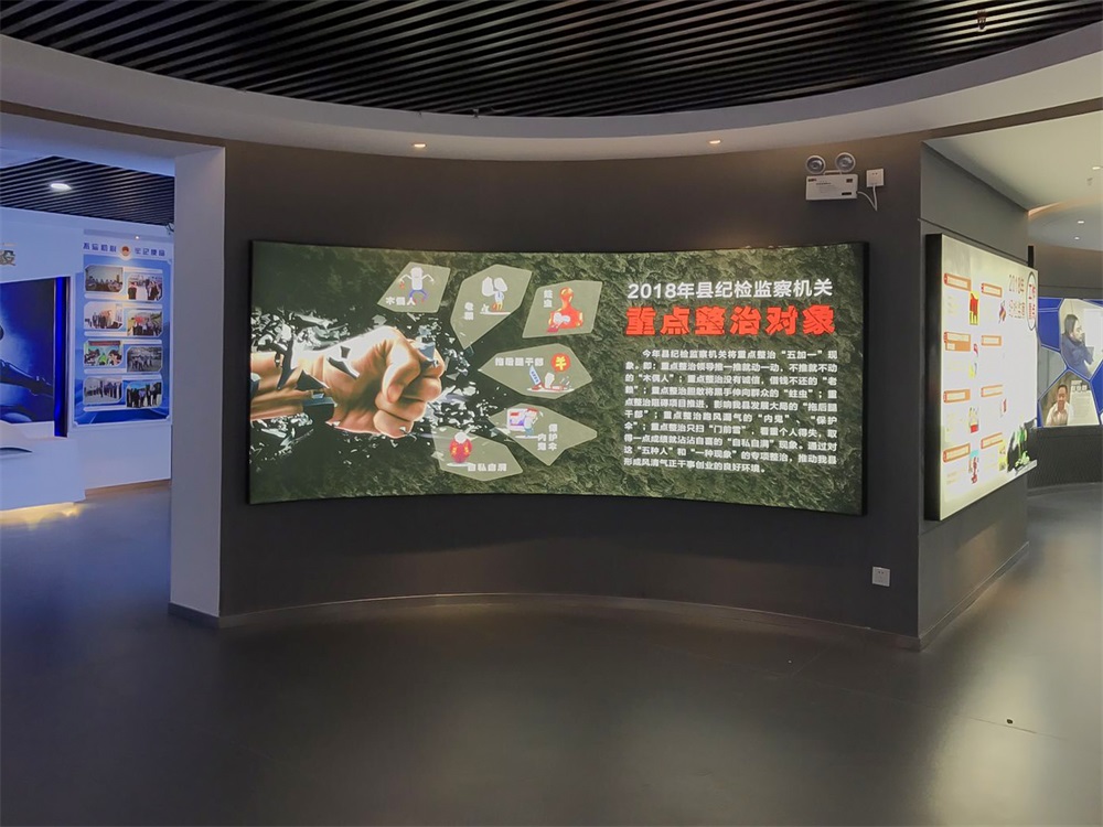 紅色展館設計中如何突出黨員干部的先進形象和風采？